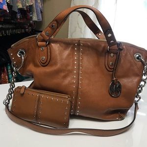 ✨Michael Kors Satchel & Wallet✨